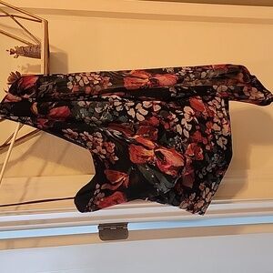 One shoulder express blouse.